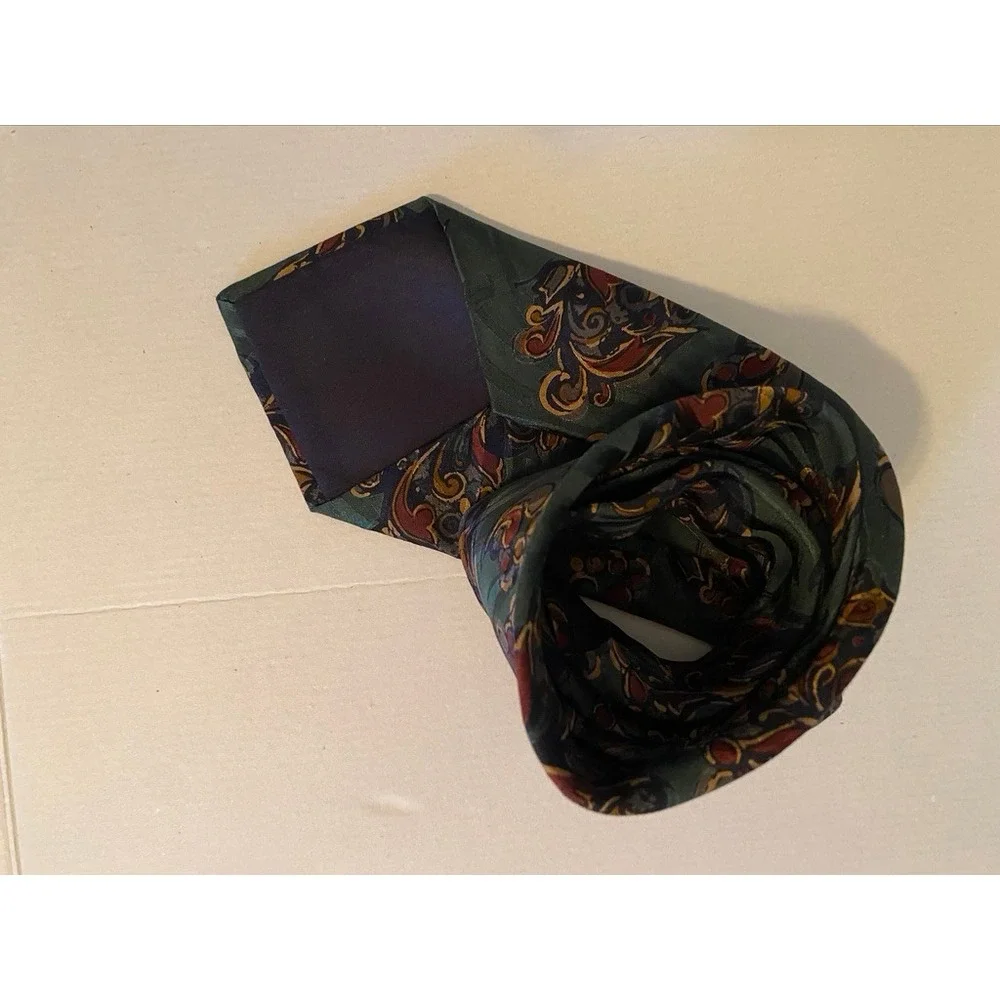 Ports International Mens Silk Tie Green Abstract Paisley Butterfly Hand Made